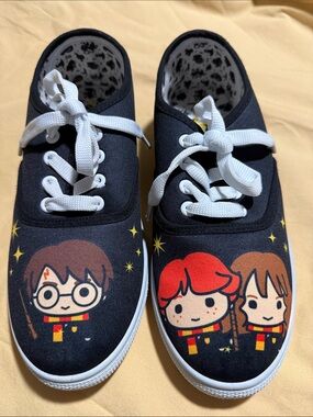 Hot Topic Black Harry Potter Character Lace-Up Sneakers in size 8